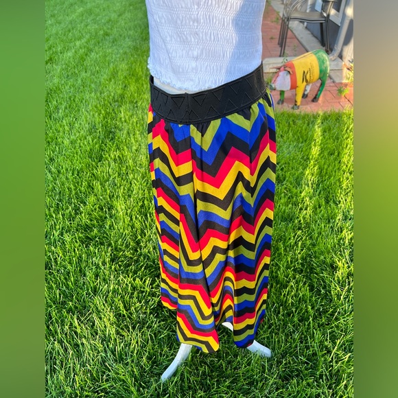LulaRoe Chevron Multicolor Skirt - Picture 4 of 8